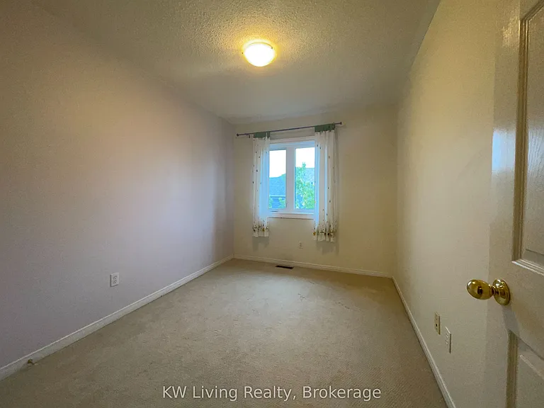 60 Coburg Cres — Photo 22