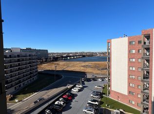 92 Quincy Shore Dr #712, Quincy, MA 02171