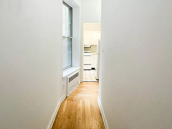4th image of 320 E 50th St APT 1C