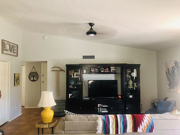 3rd image of 143 W Ivyglen St
