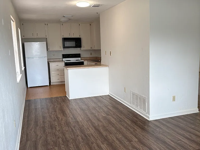 301 Dixie Dr #E2 — Photo 11