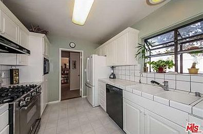 5th image of 8317 Park Hill Dr