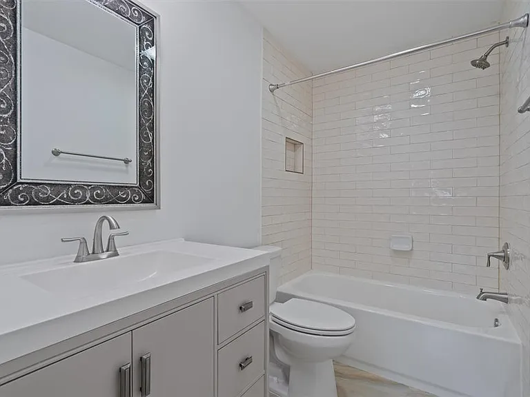 8907 Creekmont Cv — Photo 16