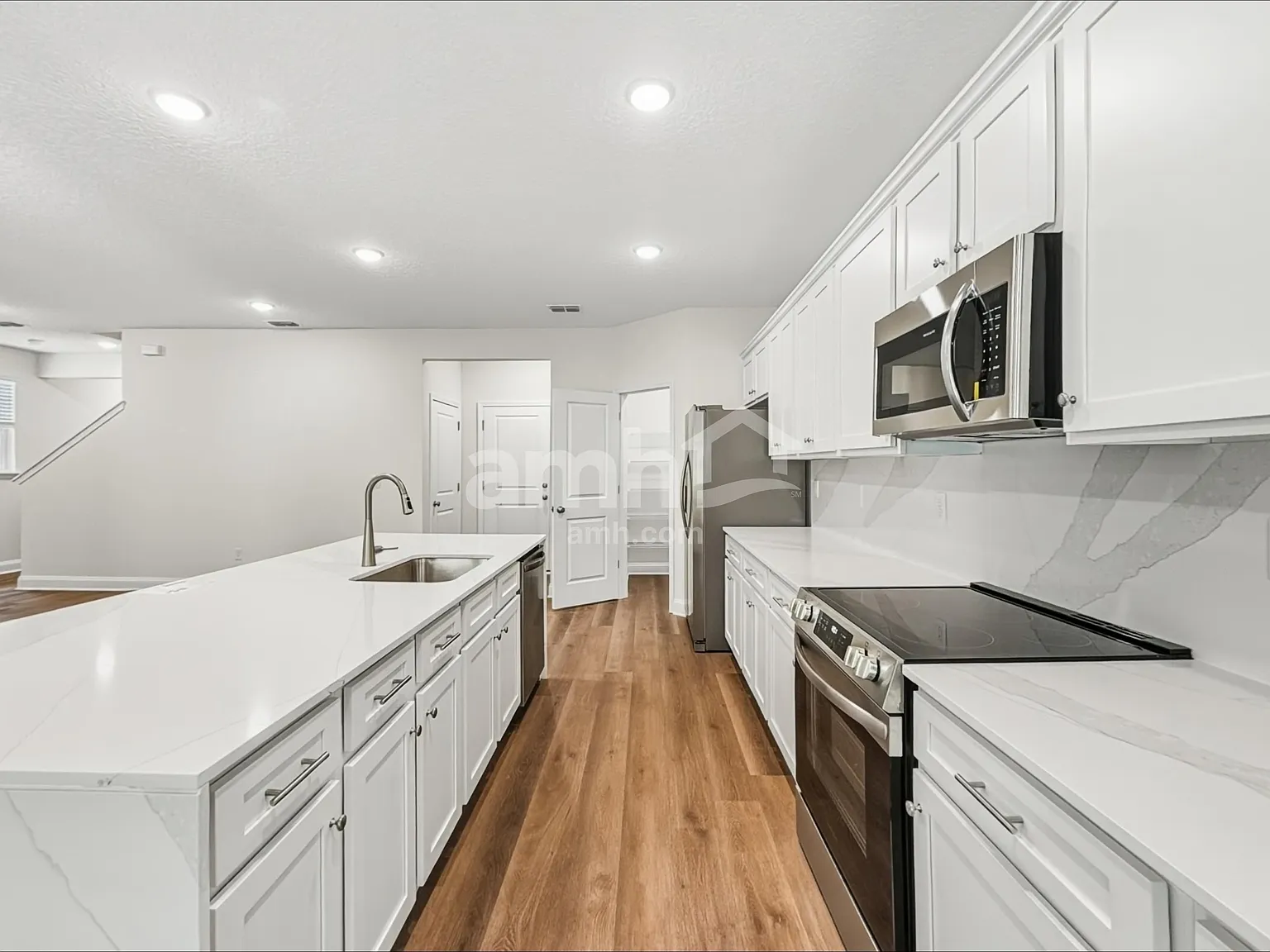 5 bed, 3.5 bath, 2440 sqft, $2,720 — Photo 4