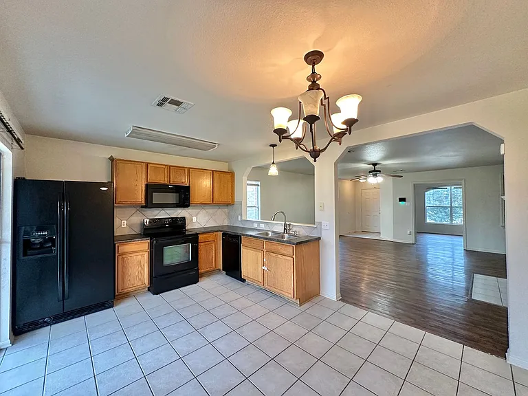 2311 Price Dr — Photo 6