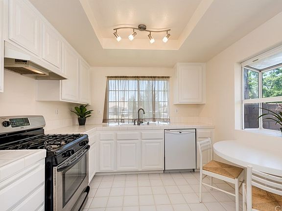 3rd image of 32780 Royal Oak Ln