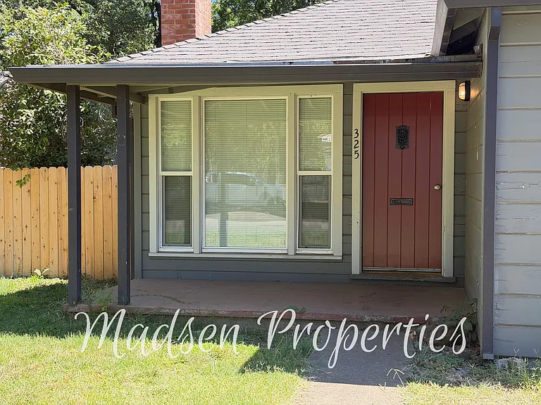 325 W 3rd Ave — Photo 4