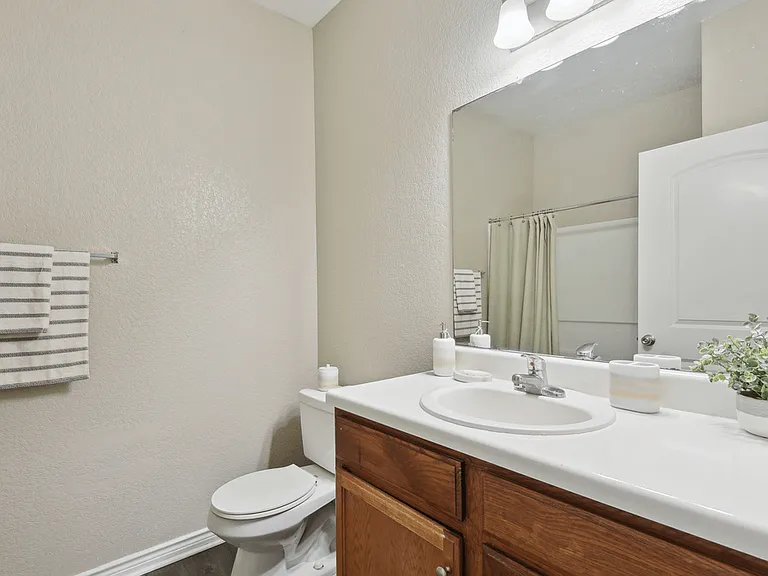 Park Place at Loyola Apartments — Photo 40