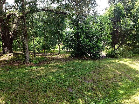 On cul de sac street