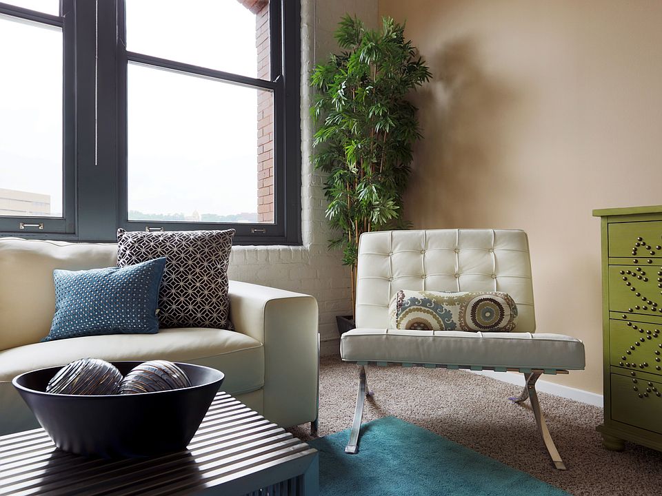 East 8 Lofts living room
