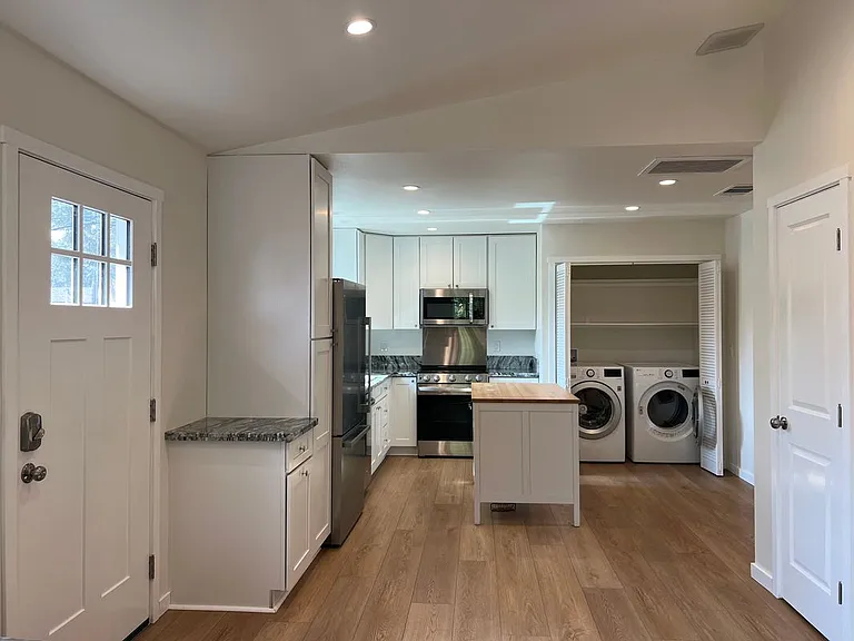 976 Calle Jazmin #B — Photo 4