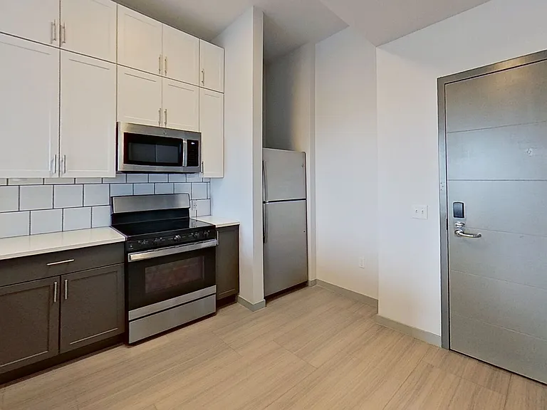Block 600 — Photo 11