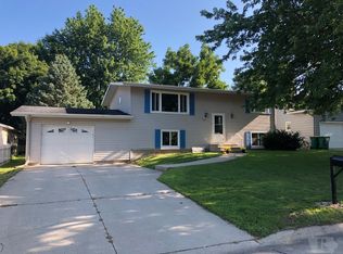 536 6th St SW, Britt, IA 50423