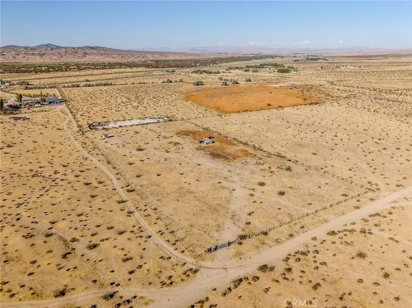 19500 Panamint Trl, Helendale, CA 92342