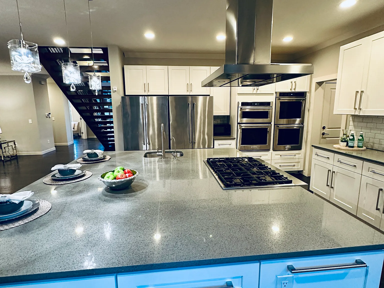 5 bed, 3360 sqft, $5,225 — Photo 4