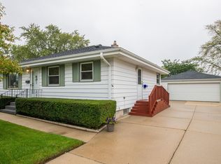 914 3rd Ave, Grafton, WI 53024