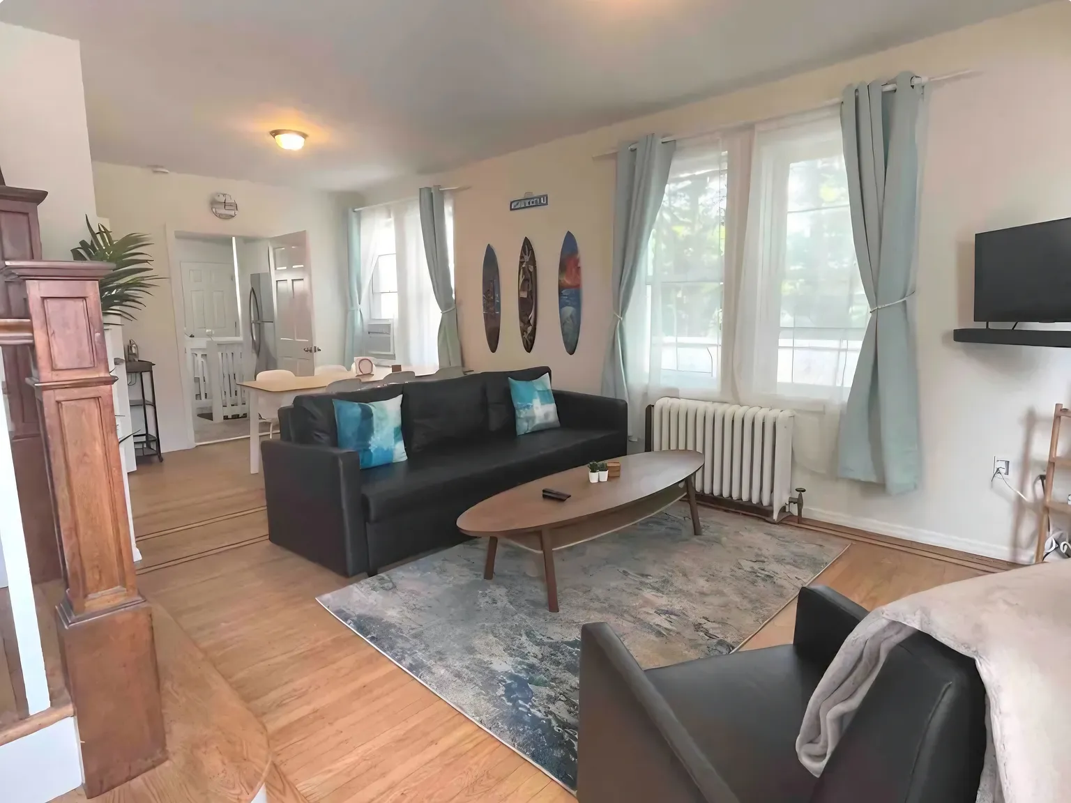 3 bed, 2.5 bath, 1950 sqft, $2,500 — Photo 2