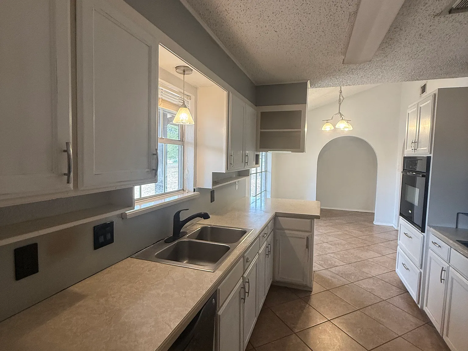 3 bed, 2.5 bath, 1848 sqft, $2,300 — Photo 4