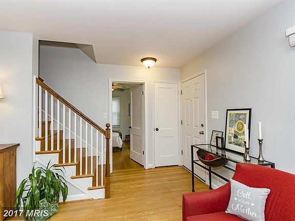 3rd image of 1004 N Quantico St