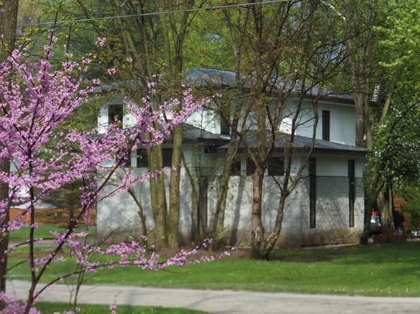 1548 S Cherry Creek Ln, Warsaw, IN 46580