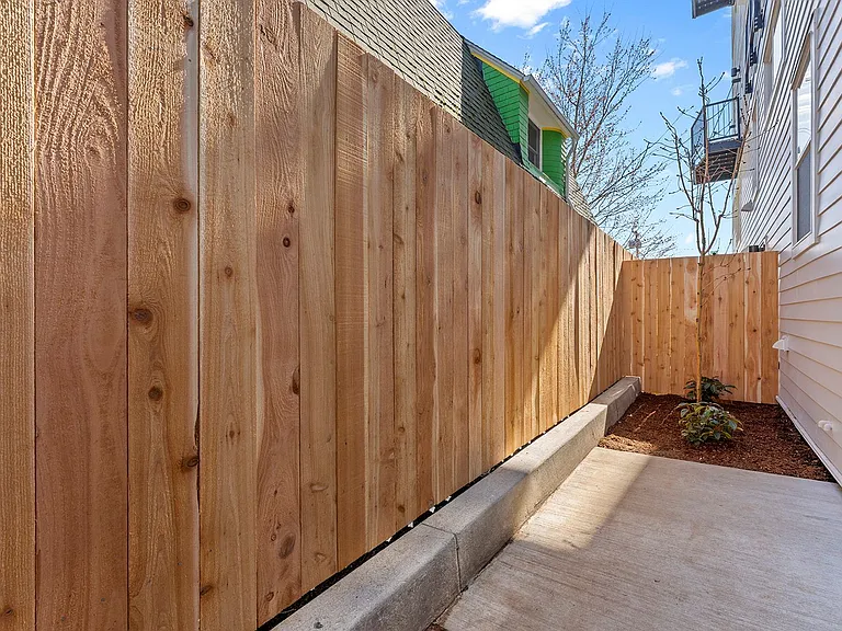 1820 NE Davis St #102 — Photo 27