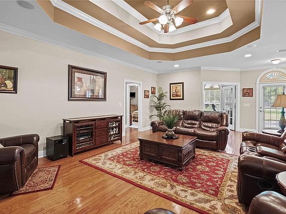 4th image of 9756 Malbis Ln