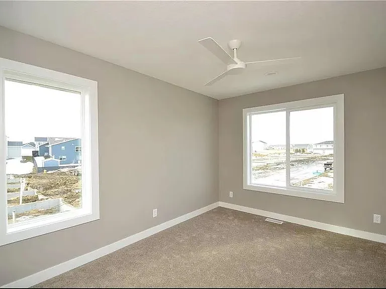 660 SE Greyson Ln — Photo 5