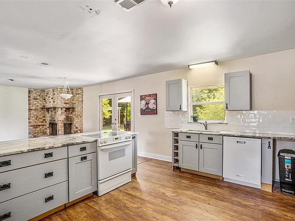 3rd image of 6485 Guilford Dr