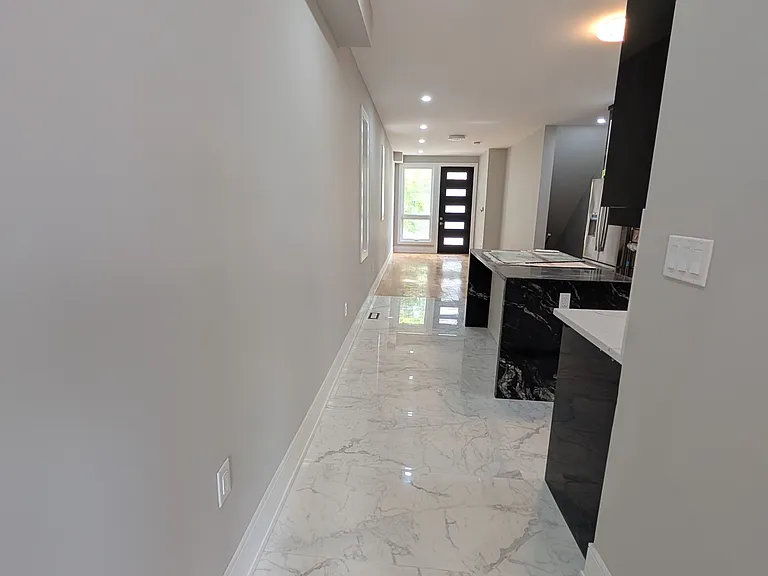 2099 Dufferin St — Photo 1