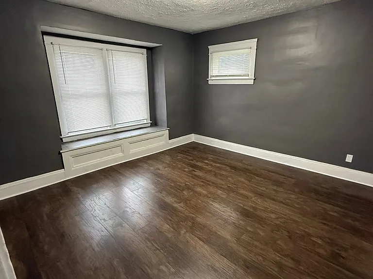 411 Eddy Rd — Photo 5