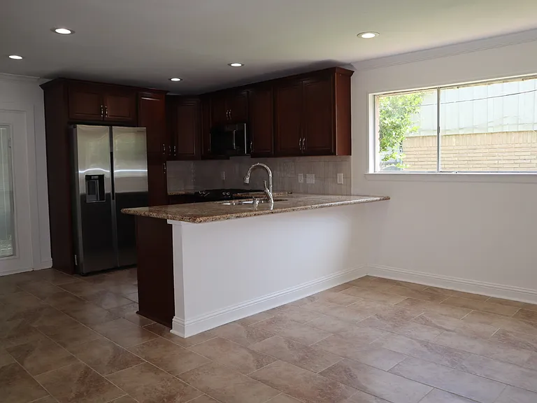 Kitchen & Dinning Area
