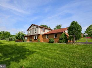 2 N Arthur Dr, Reading, PA 19608