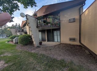 1221 S Van Dyke Rd APT 1A, Appleton, WI 54914