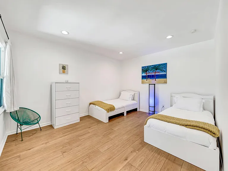 7715 Oakdale Ave — Photo 25