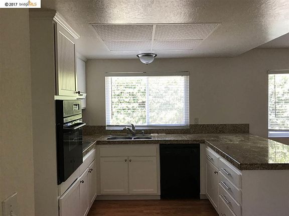 5th image of 3513 Briarwood Ct
