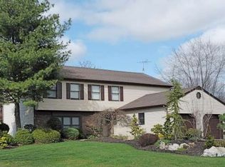 5 Acorn Dr, Edison, NJ 08820