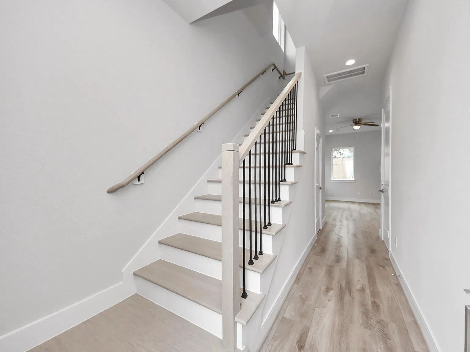 3 bed, 2.5 bath, 1523 sqft, $2,200 — Photo 3
