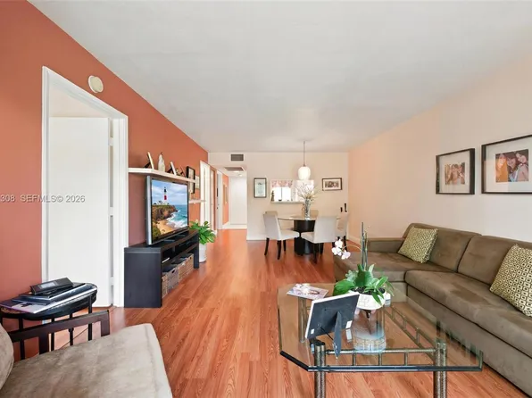 901 SW 138th Ave APT 305C, Pembroke Pines, FL 33027