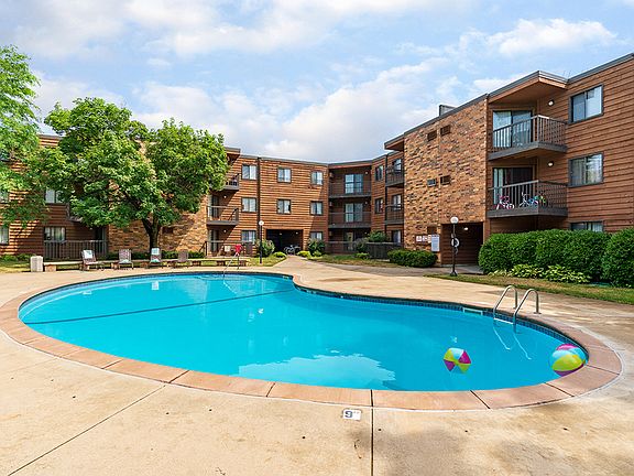 3rd image of 1212 Washington Memorial Dr #329