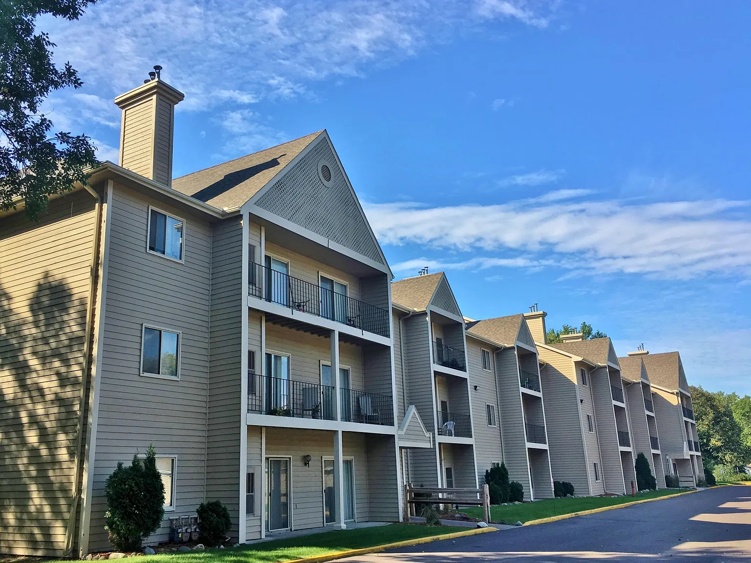Parkside Apartments — Photo 1