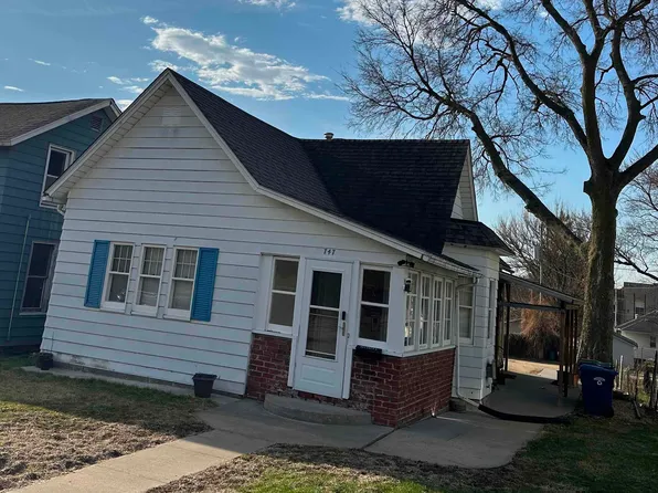 747 1st Ave, Clinton, IA 52732