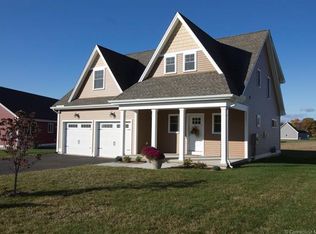 8 Old Village Cir, Windsor, CT 06095