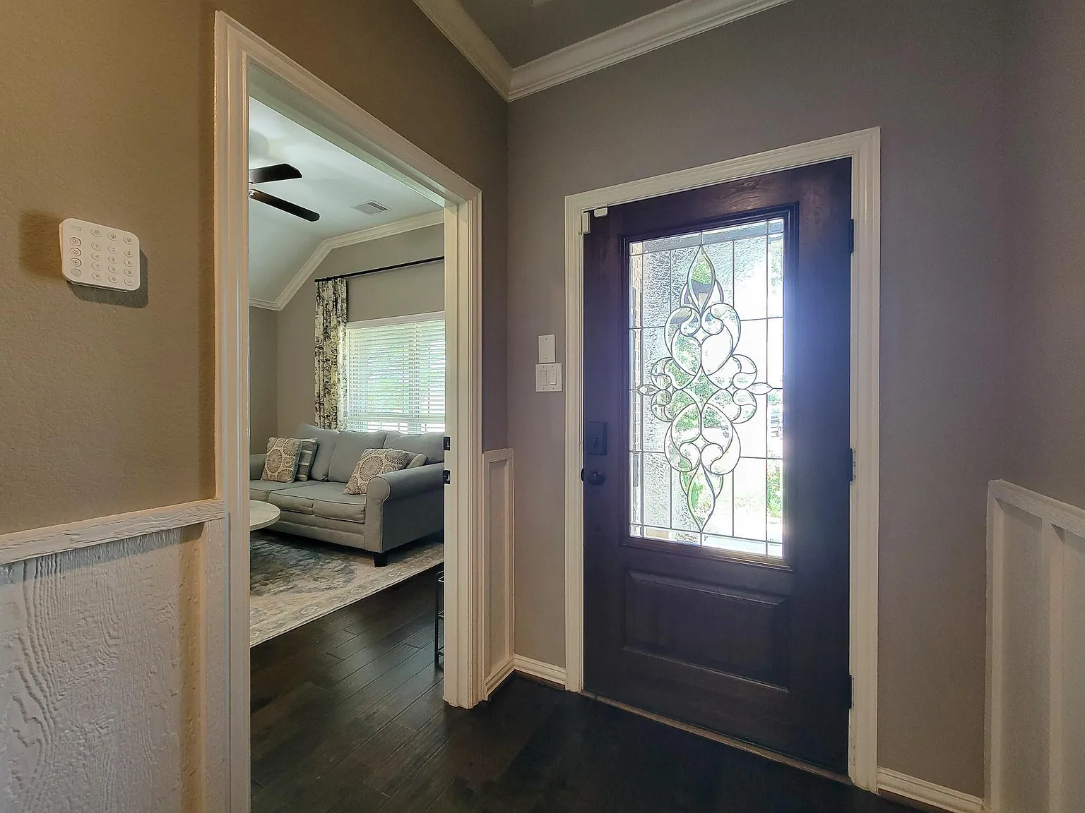 4 bed, 4.0 bath, 2619 sqft, $3,400 — Photo 3