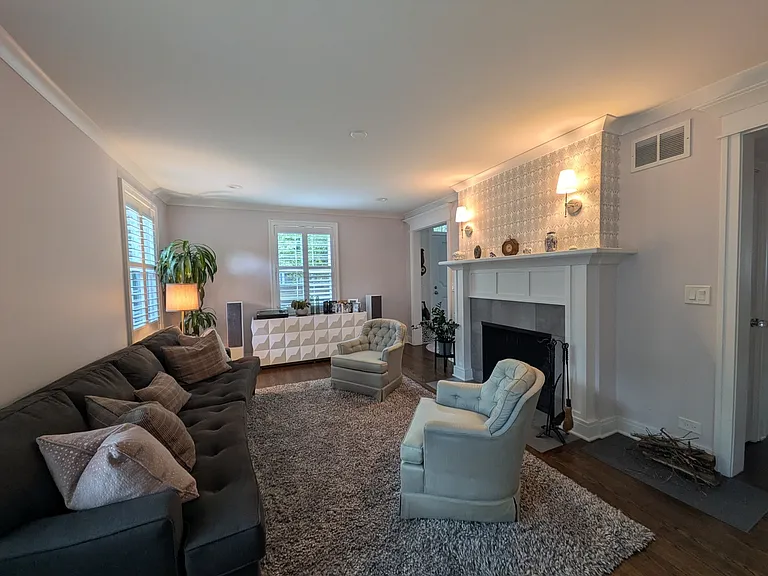 2741 Lincolnwood Dr — Photo 3