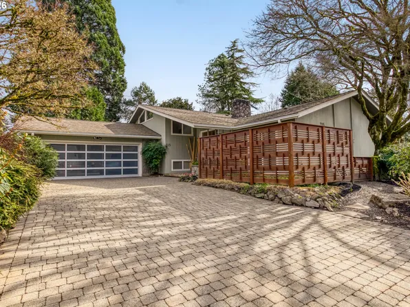 215 Phoenix Way, Vancouver, WA 98661