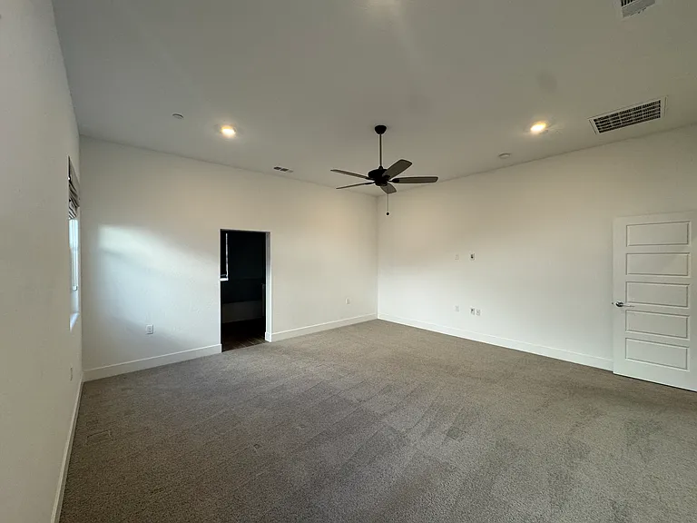 525 E Riverway Ave — Photo 24