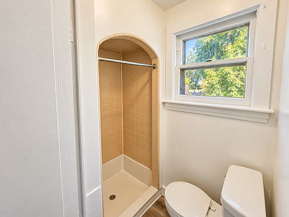 4th image of 324 Stuart Ave APT 7