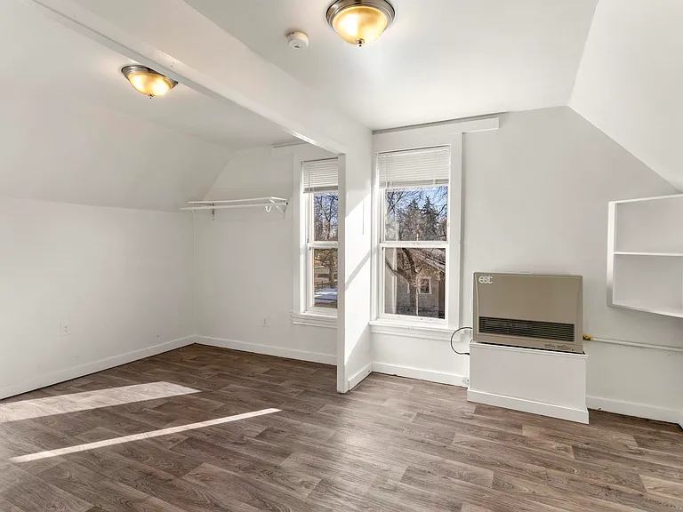 32 N Chestnut St #103 — Photo 2