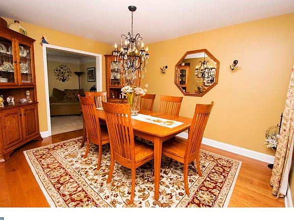 5th image of 708 Carole Dr