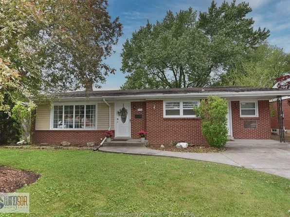 3165 Virginia Park Ave, Windsor, ON N9E 2C1